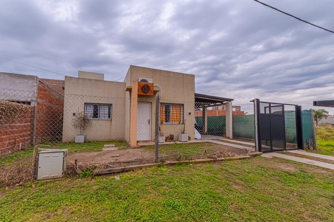 CASA EN VENTA EN PUERTO GENERAL SAN MARTÍN.