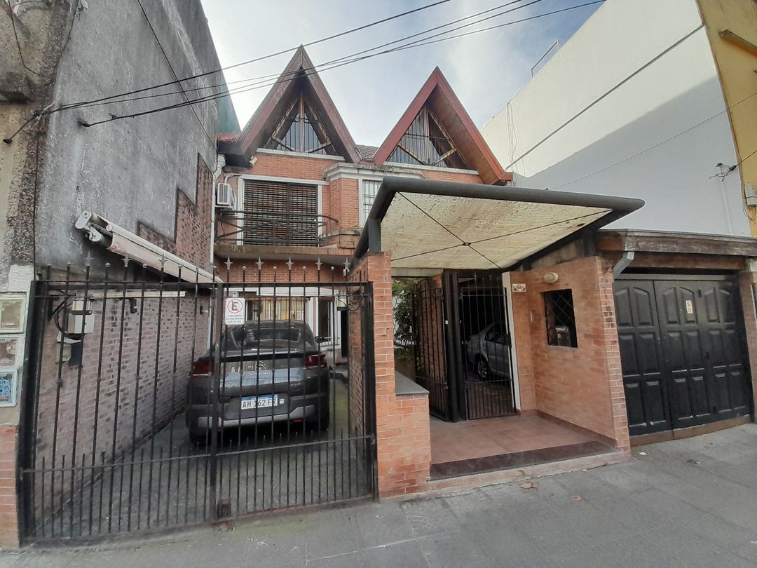 PH TRIPLEX 198 M2 TOTALES GARAGE QUINCHO PARRILLA