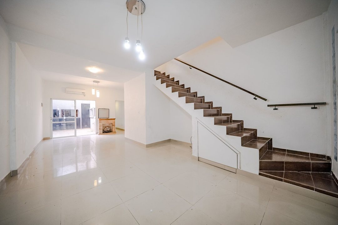 VENTA CASA 4 AMBIENTES VILLA URQUIZA - PERMUTA