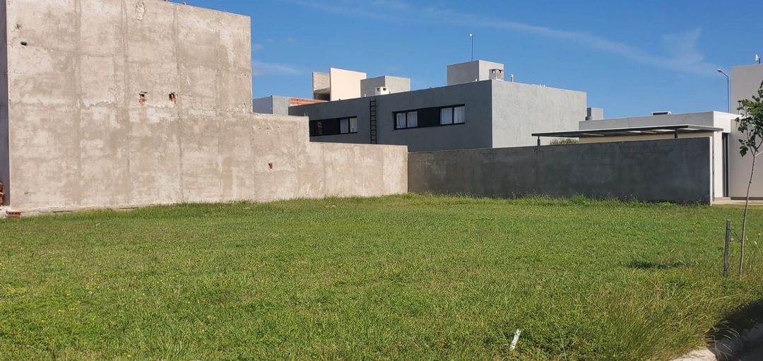 VENTA LOTE ESQUINA-CENTRAL 360M2 MANANTIALES, CBA