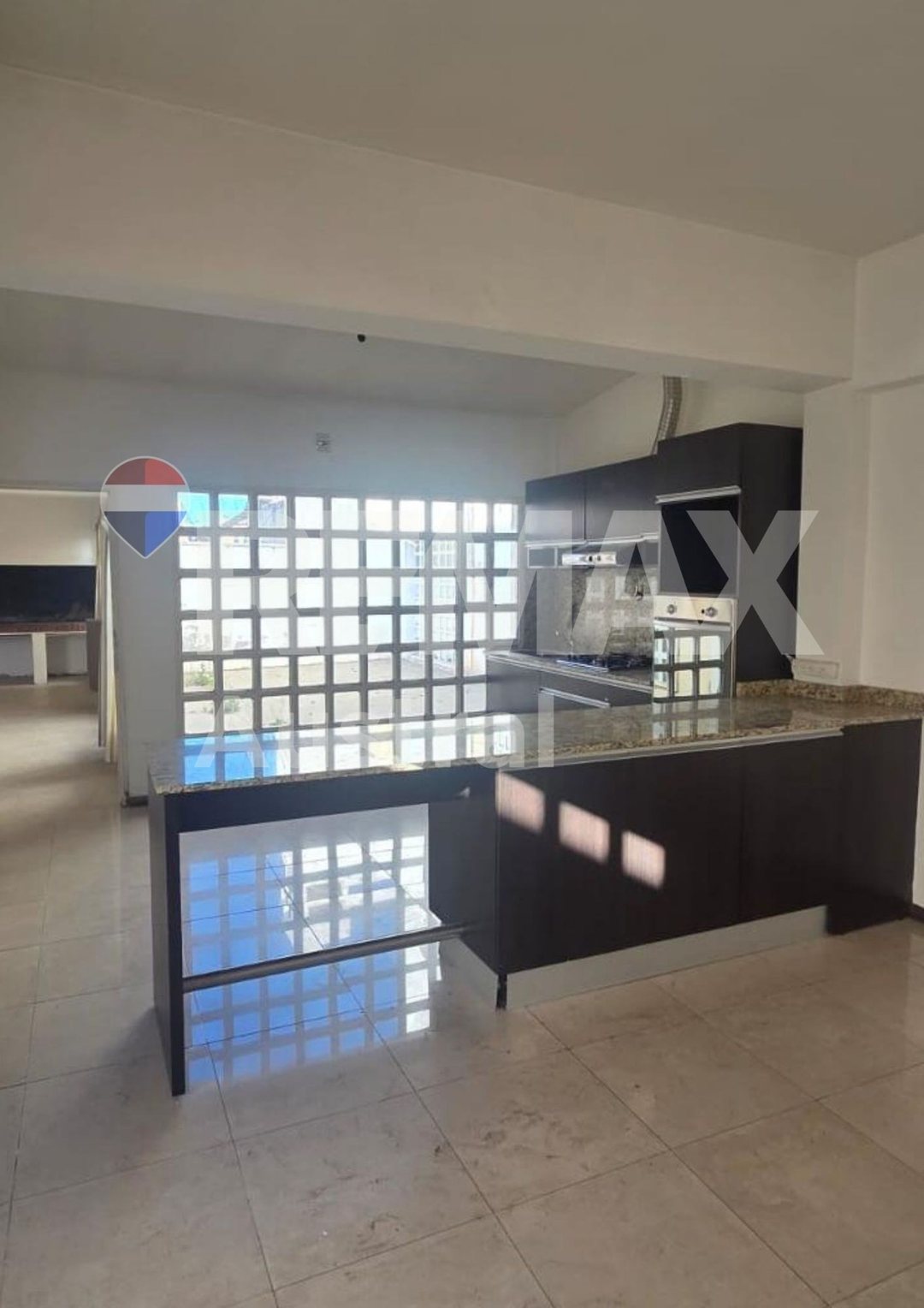 CASA 3 DORMITORIOS-BARRIO ROCA