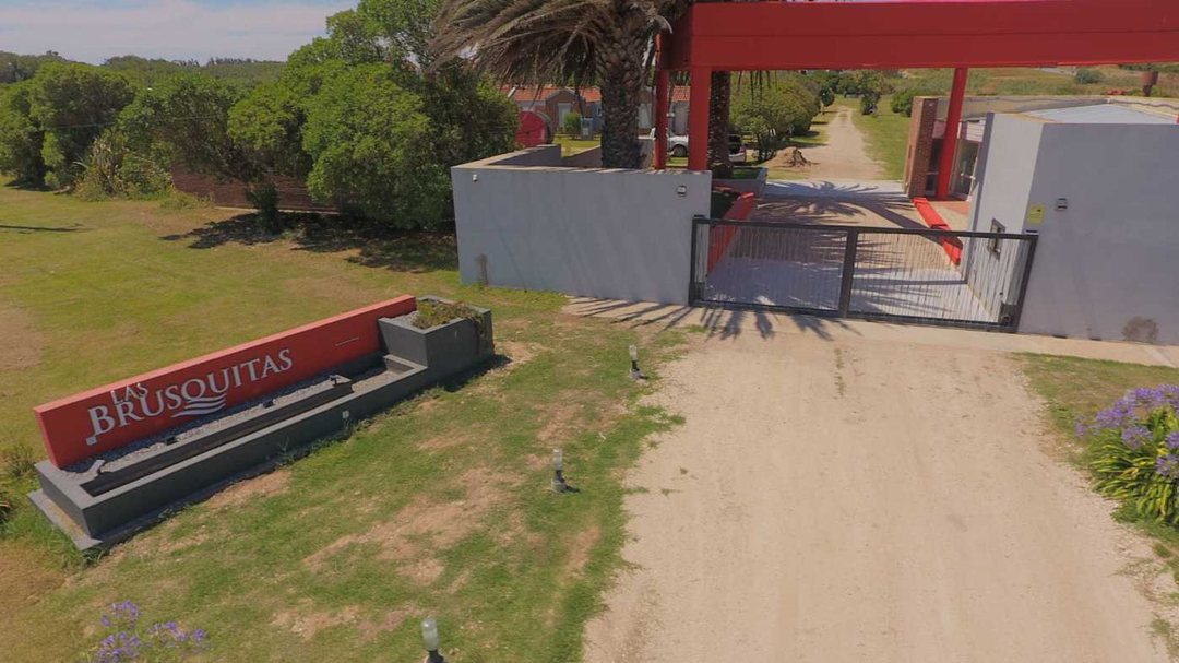 VENTA LOTE 876M2 BARRIO PRIVADO LAS BRUSQUITAS