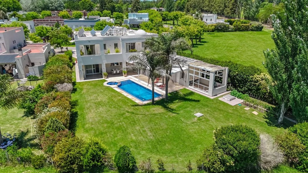Venta Casa 6 ambientes con paneles solares