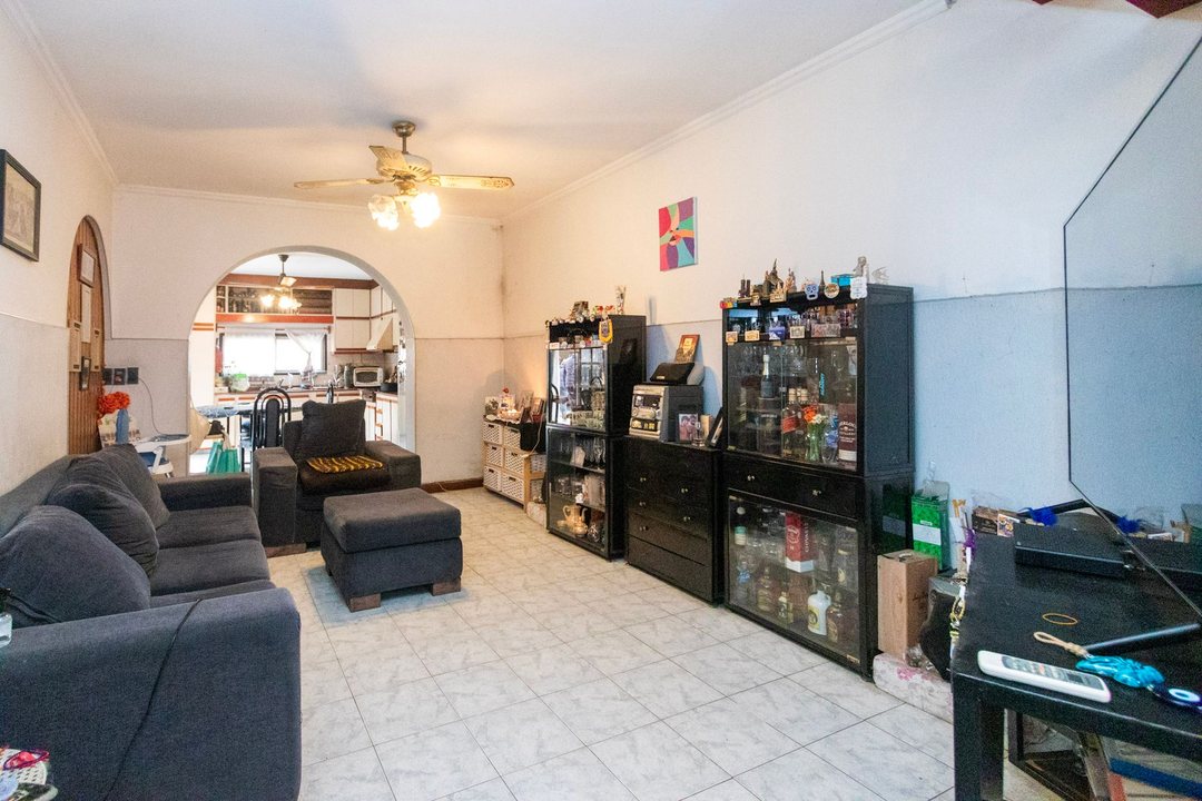 VENTA CASA 6 AMB /PATIO EN ITUZAINGÒ APTO CRÉDITO