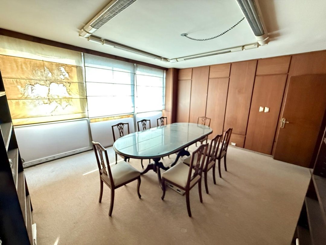 Departamento oficina con Sala de Reunión Piso alto