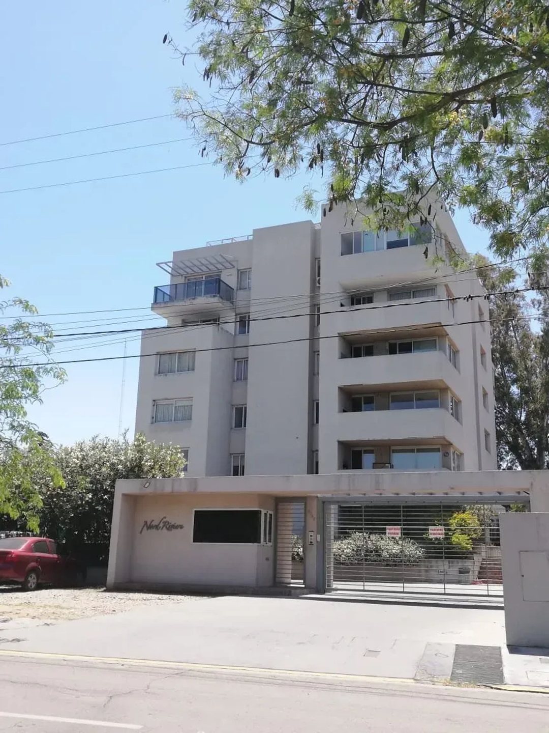 VENTA SEMI PISO 2 DORMITORIOS, BALCON Y COCHERA