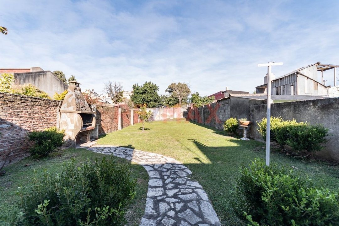 Casa con Jardin y cochera en Villa Lugano
