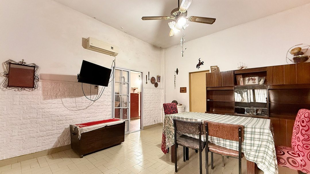 VENTA CASA 3 AMB I CASANOVA LT. 300 M2 C/ PARRILLA