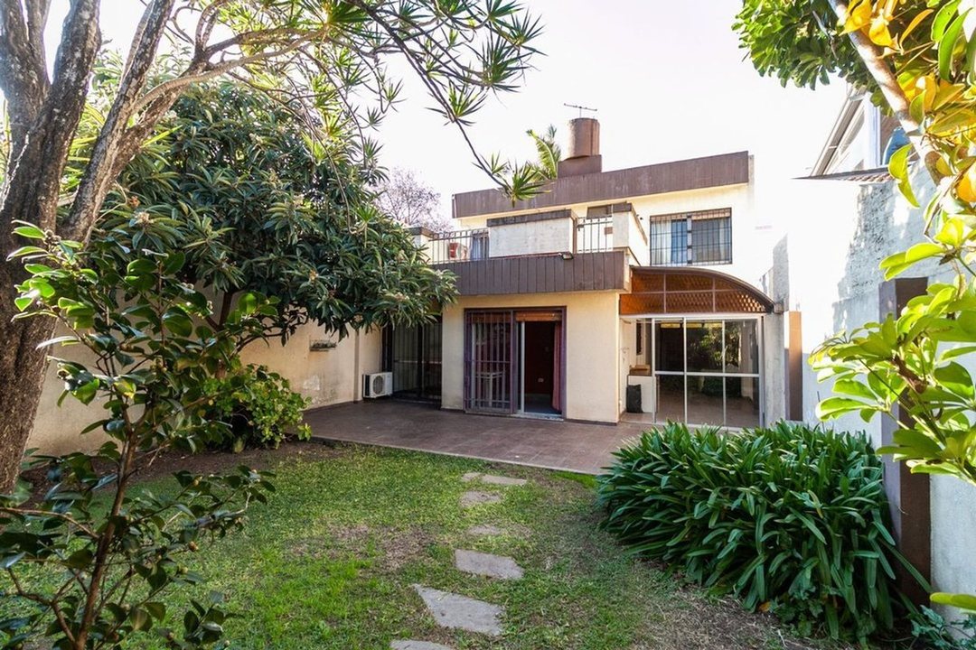 CASA 5 AMB LOTE PROPIO JARDÍN QUINCHO COCHERA