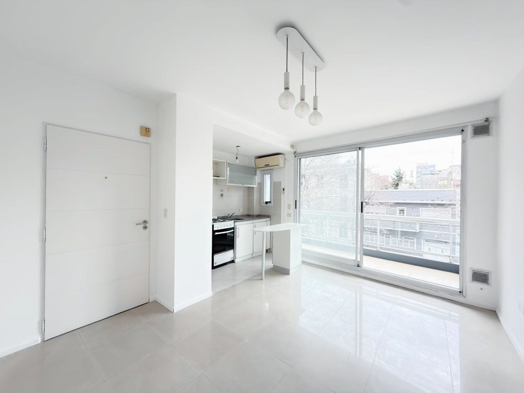 VENTA MONOAMBIENTE DIVIDIDO CON BULERA, FLORES