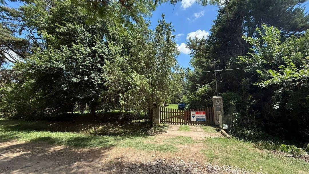 Casa Venta en Oliveros con amplio parque y pileta