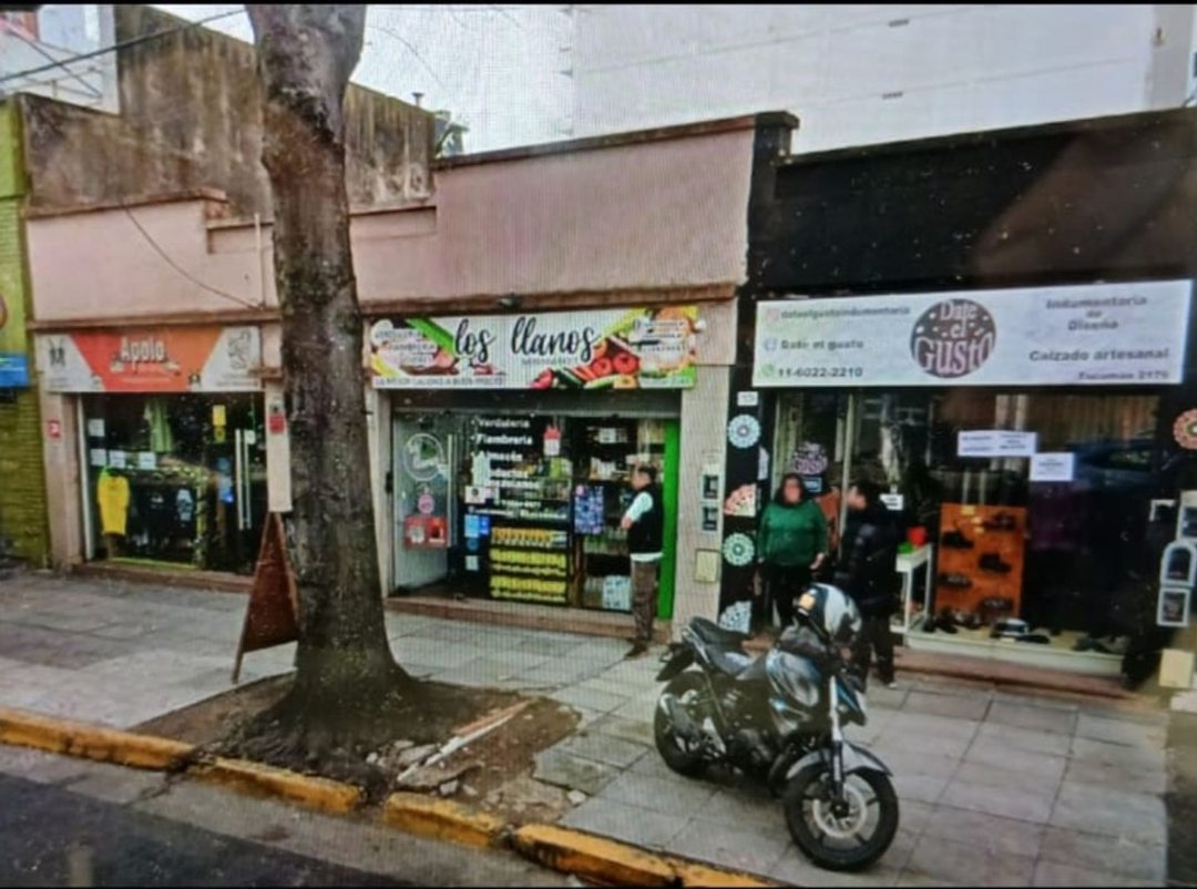 LOCALES COMERCIALES CON RENTA + CASA A REFACCIONAR
