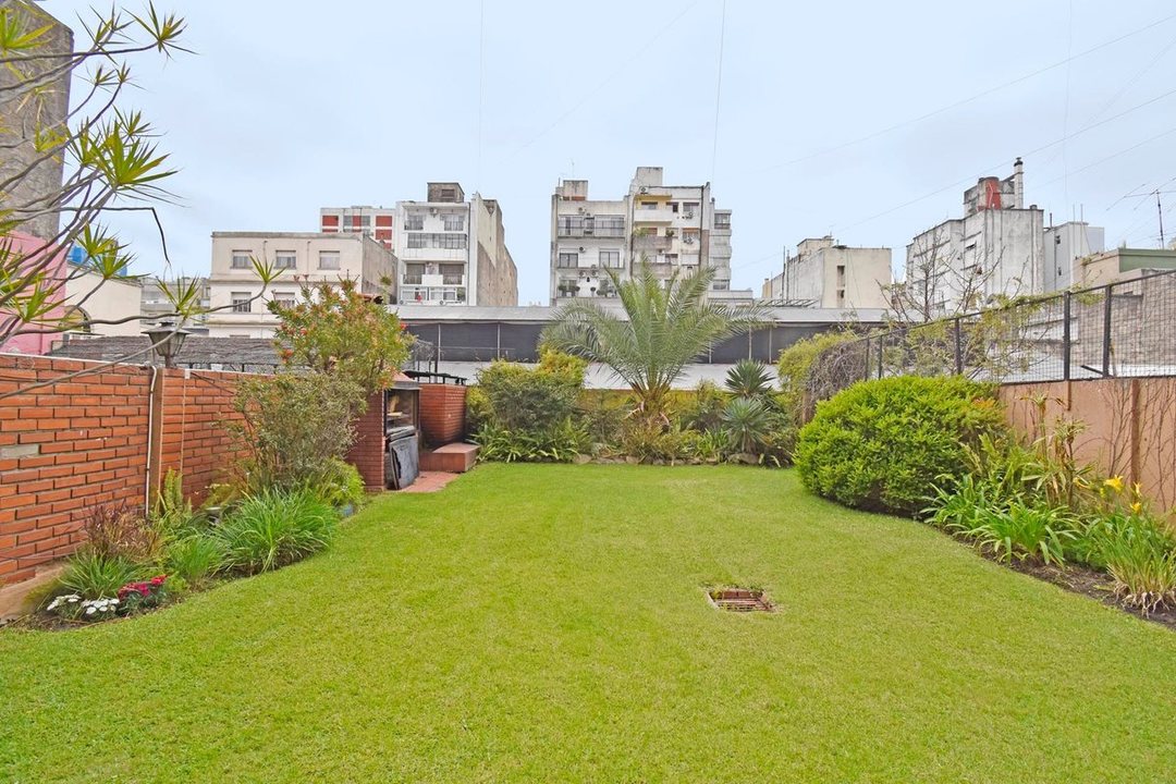 VENTA DEPARTAMENTO C/ JARDIN Y COCHERA EN RECOLETA
