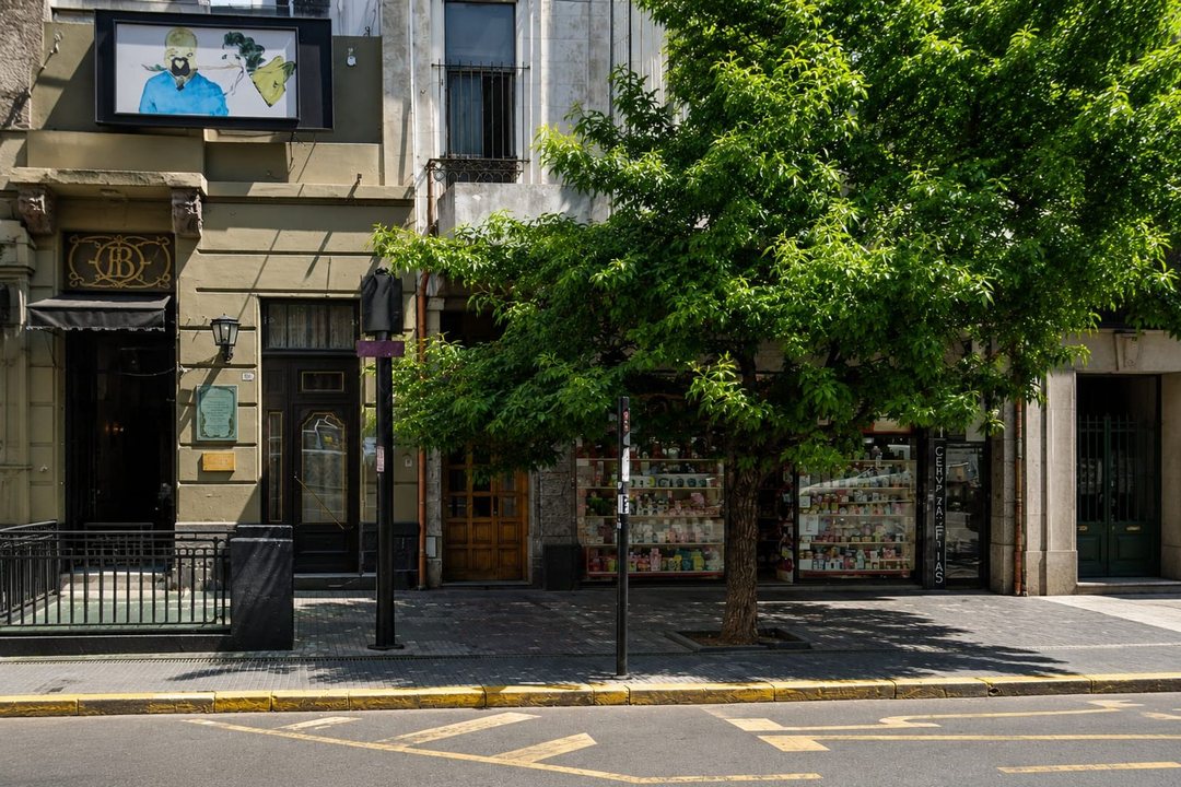 LOCAL, AV BOEDO 969