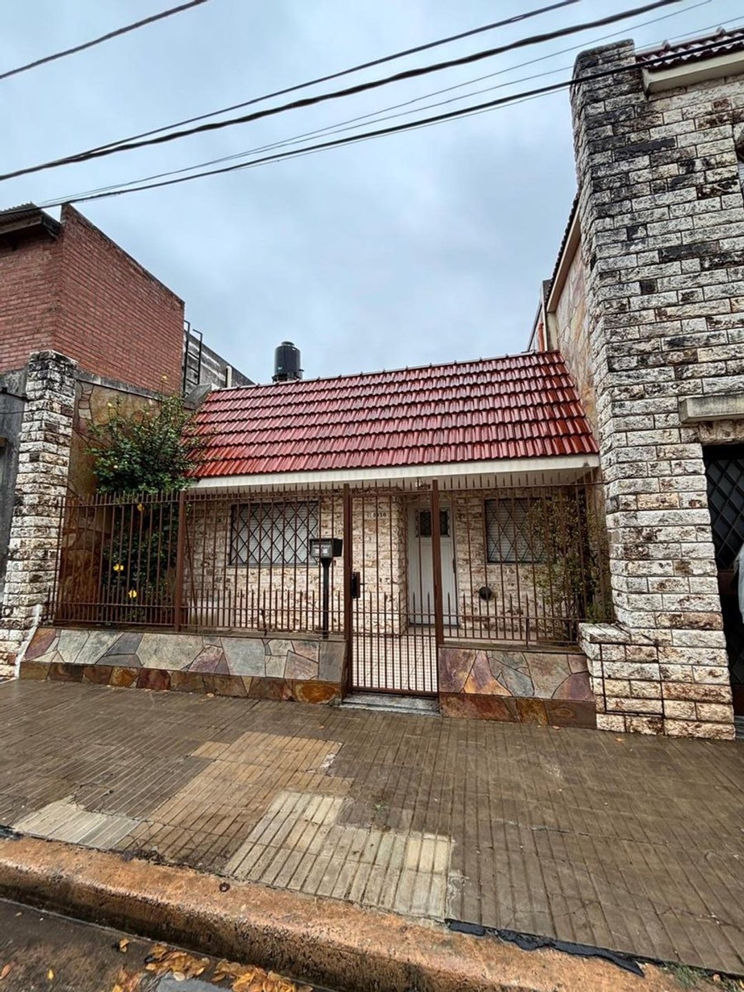 CASA 2 DORMITORIOS MAS COMODIN - AZCUENEGA