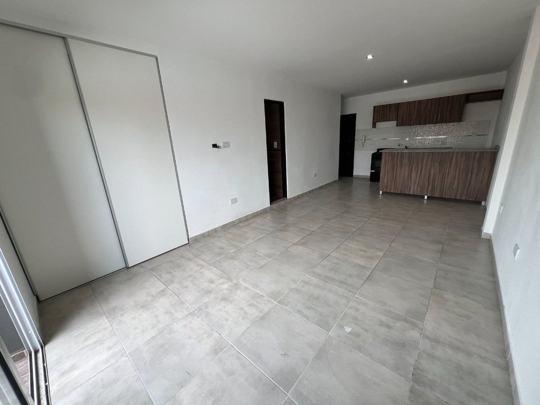 DPTO EN VENTA MONOAMBIENTE CON BALCON LANUS OESTE