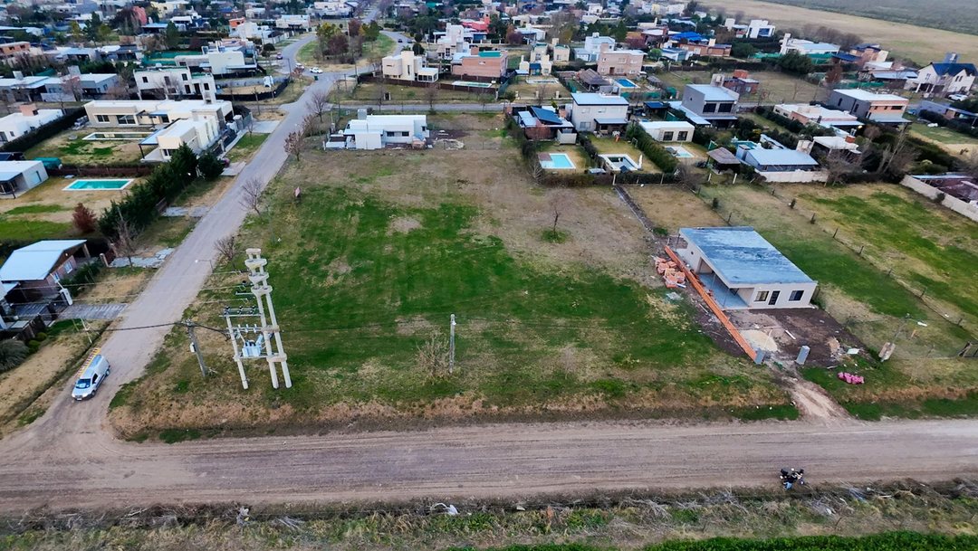 TERRENO EN VENTA EN BARRIO LAS TARDES - ROLDAN