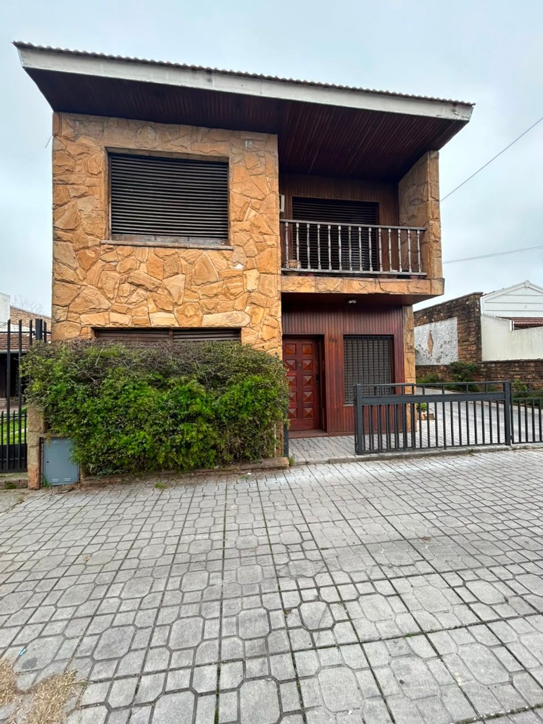 VENTA CASA 4AMBIENTES DEPOSITO COCHERAS V. MADERO