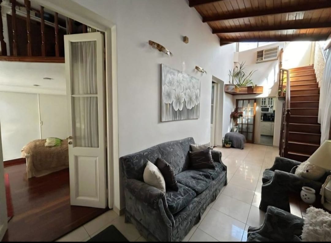PH 3 AMB AL FRENTE CON COCHERA VENTA CASEROS NORTE