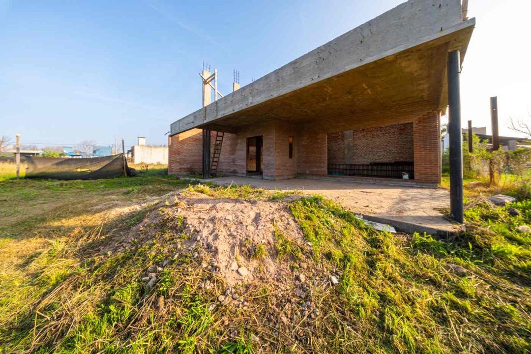 CASA EN VENTA A TERMINAR EN FUNES CITY