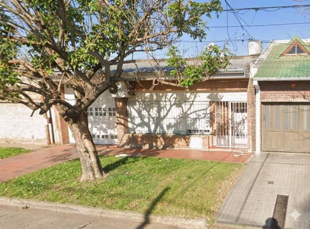 VENTA DE DEPARTAMENTO  EN PB AL FRENTE CON PATIO