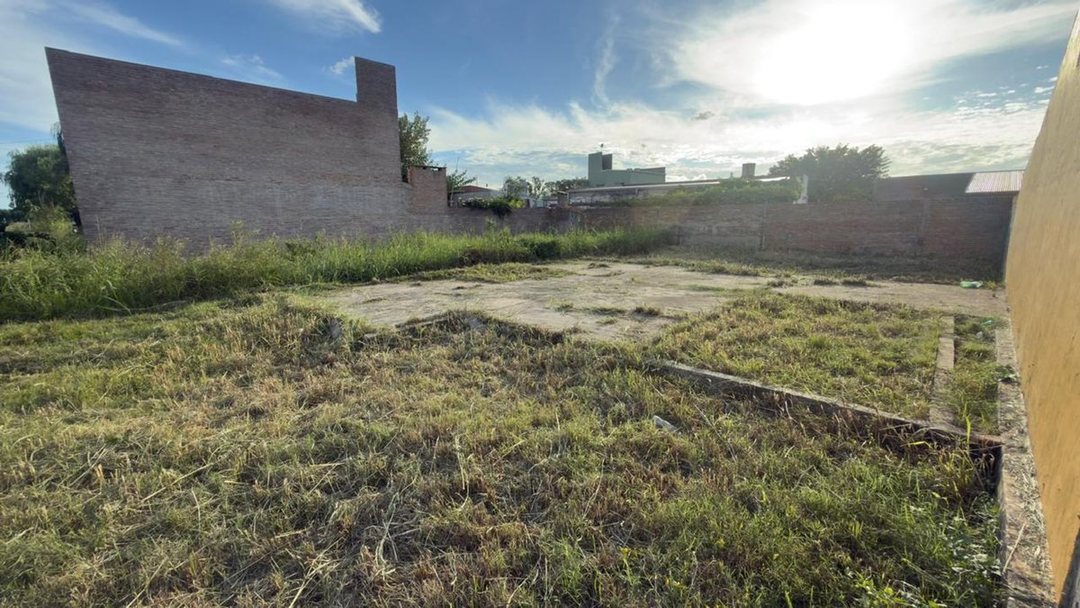 Terreno con cimientos