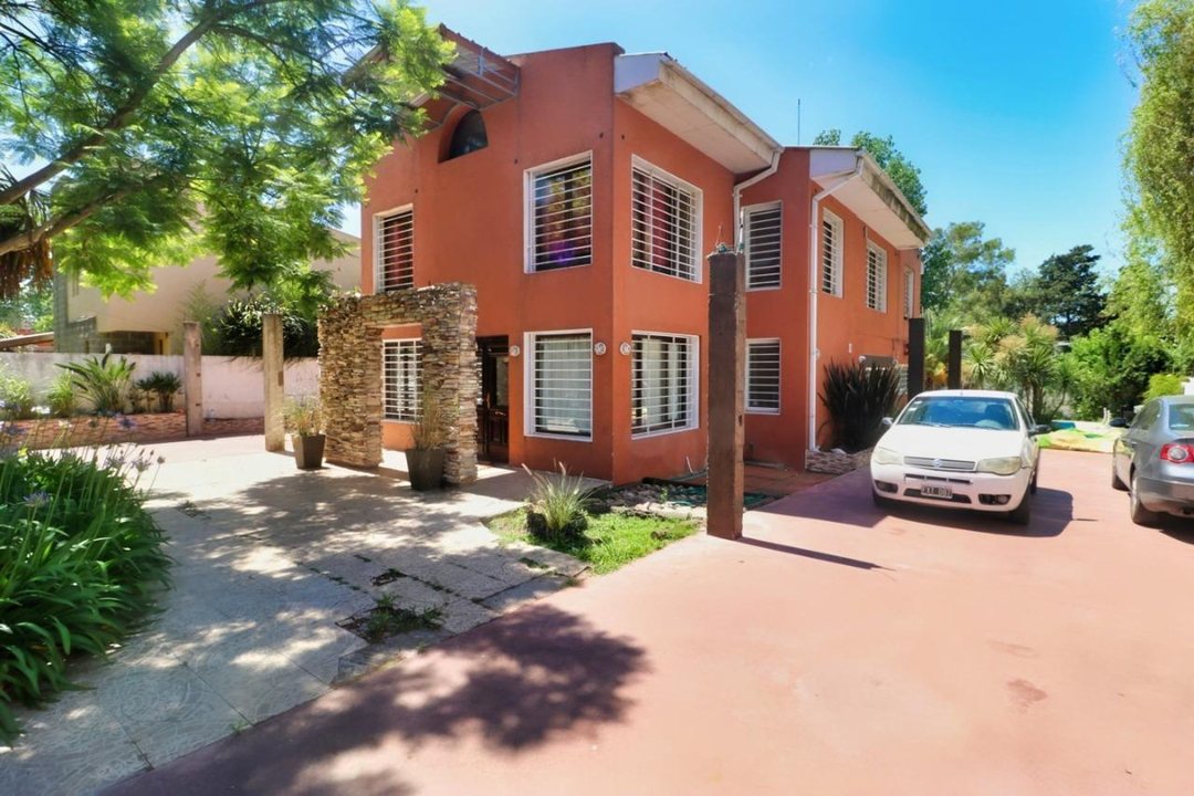 Casa de 6 ambientes + departamento 2 ambientes