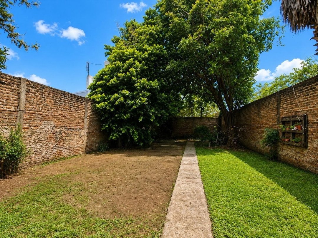 VENTA CASA 3 AMB CON PARQUE  BERNAL OESTE