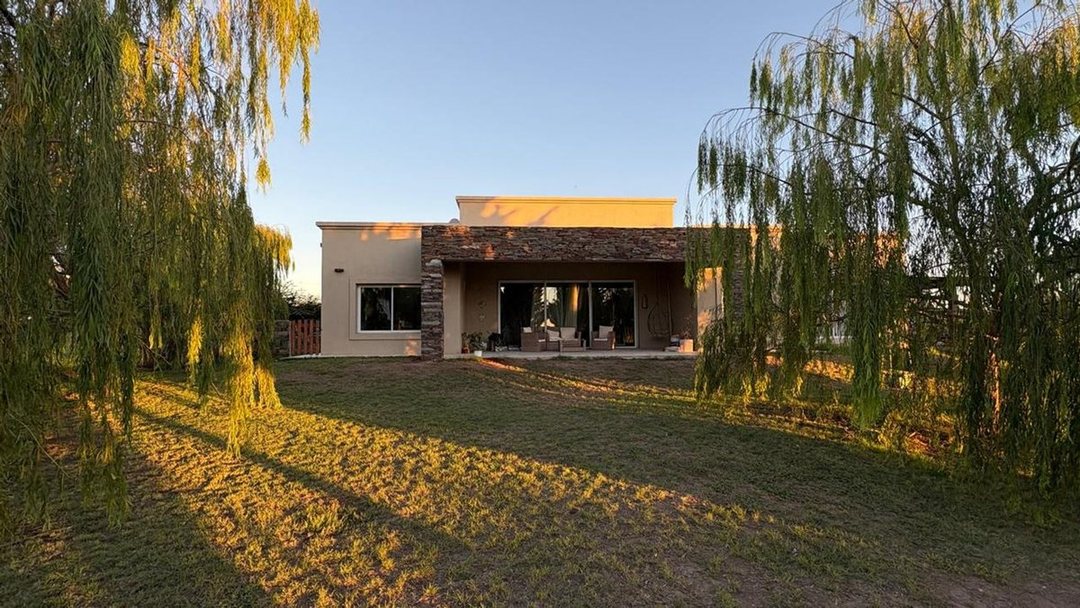 VENTA DE CASA BARRIO PRIVADO "3 LOMAS"  DONOVAN