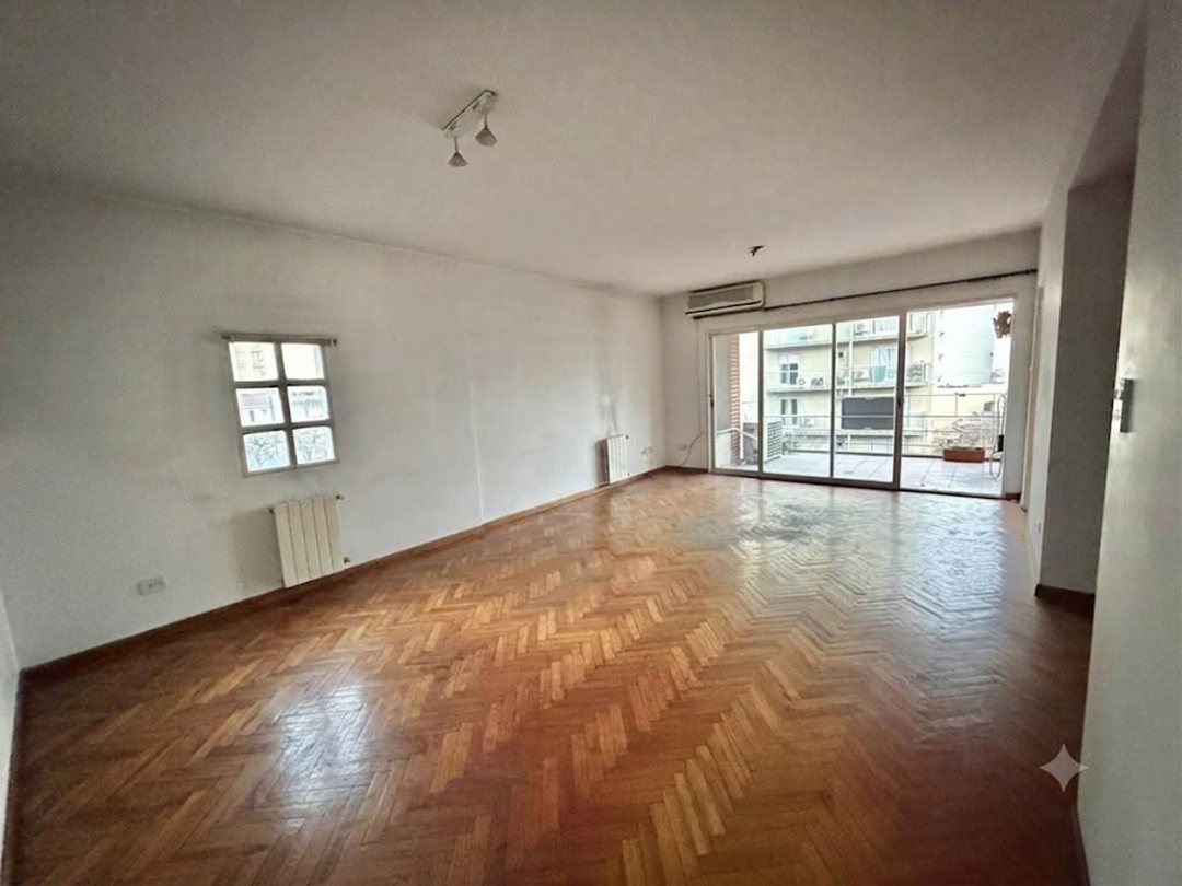 VENTA CABALLITO 4 AMBIENTES CON COCHERA Y BALCON