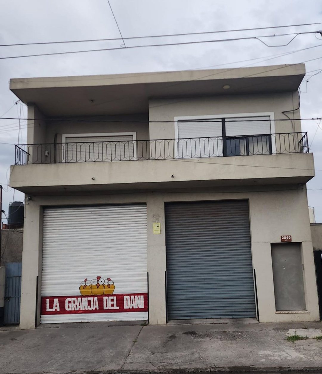 Venta Casa 4 ambientes Berazategui con Deposito.