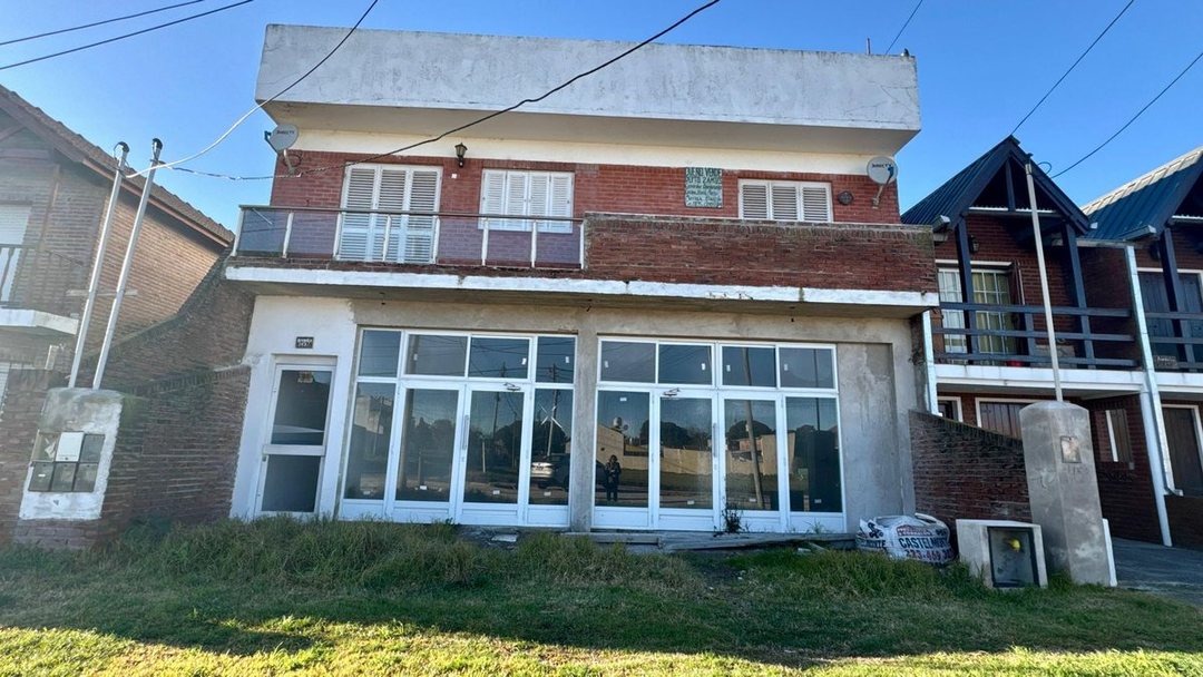 Venta local  a terminar S. Clara a metros del mar