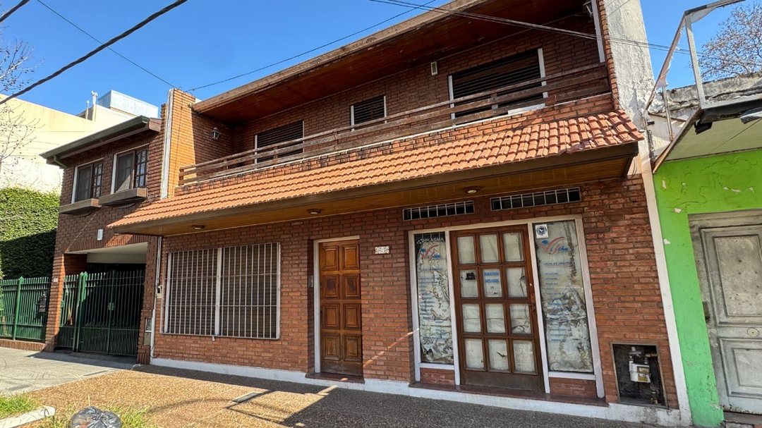 CASA DE 3 DORMITORIOS EN DOS PLANTAS QUILMES