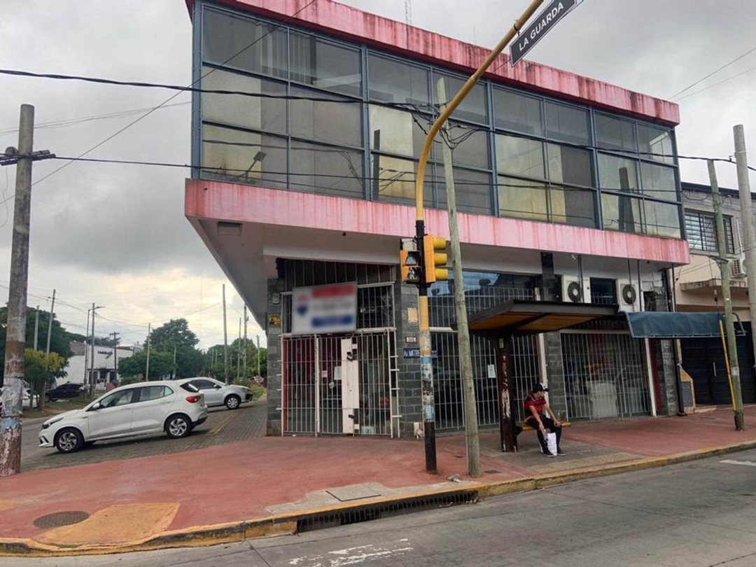 VENTA  LOCAL La Guarda y Av. Mitre , Ezpeleta.