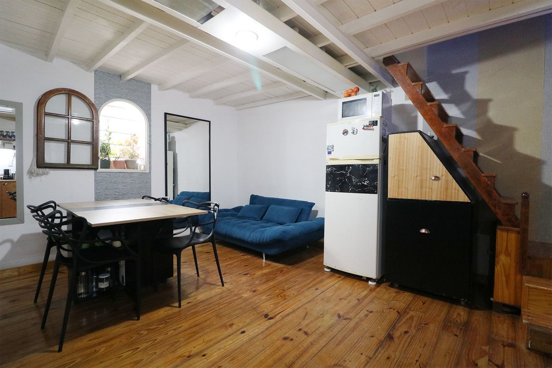 VENTA DE MONOAMBIENTE CON ENTREPISO EN ABASTO