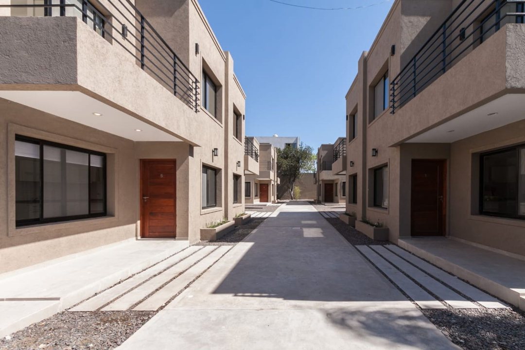 DEPARTAMENTO DE 3 AMB. C/COCHERA Y PARRILLA.