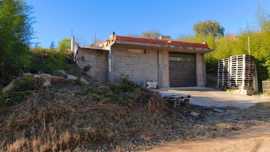 LOTE 700 M2 CON MEJORAS VILLA DEL LAGO CARLOS PAZ