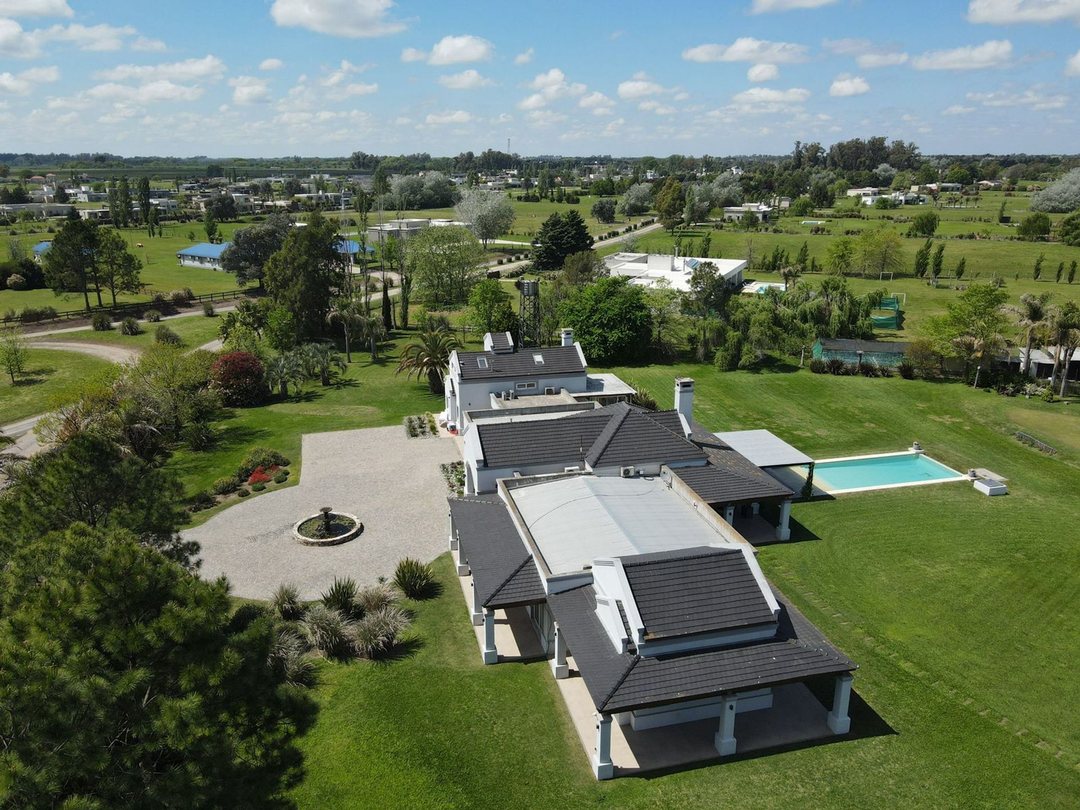 VENTA STA. MATILDE CASA 8 AMB PILETA GREEN DE GOLF