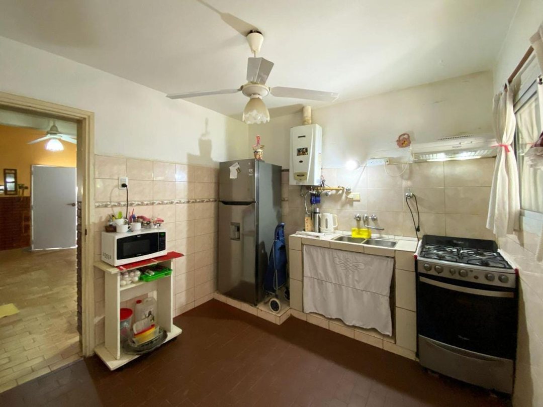 VENTA CASA 3 DORMITORIOS CON PATIO Y COCHERA