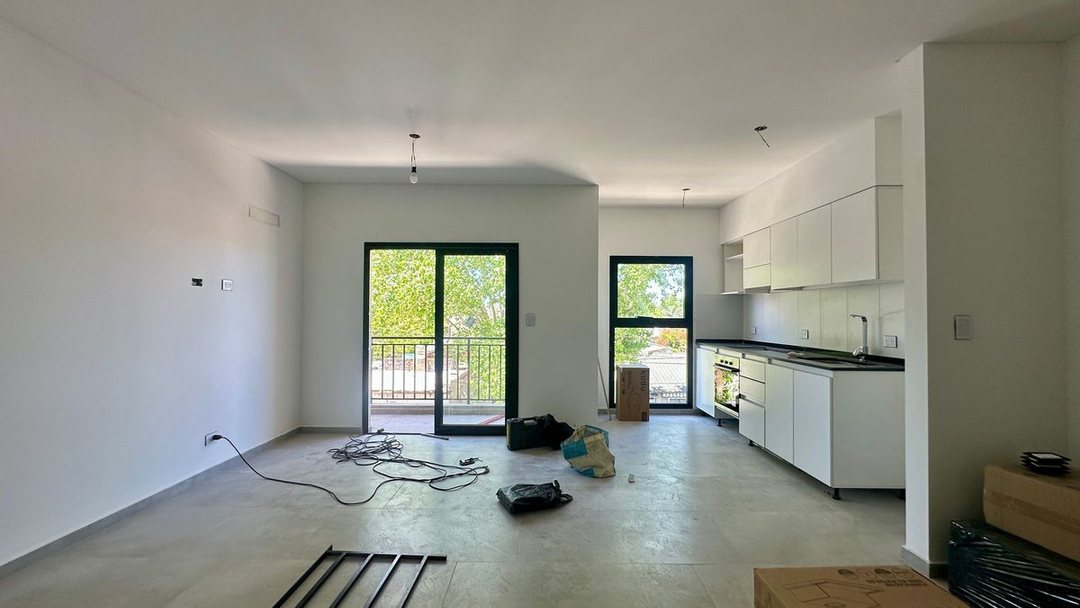 VENTA DEPTO 2 AMB C/TERRAZA Y COCHERA- ITUZAINGÓ