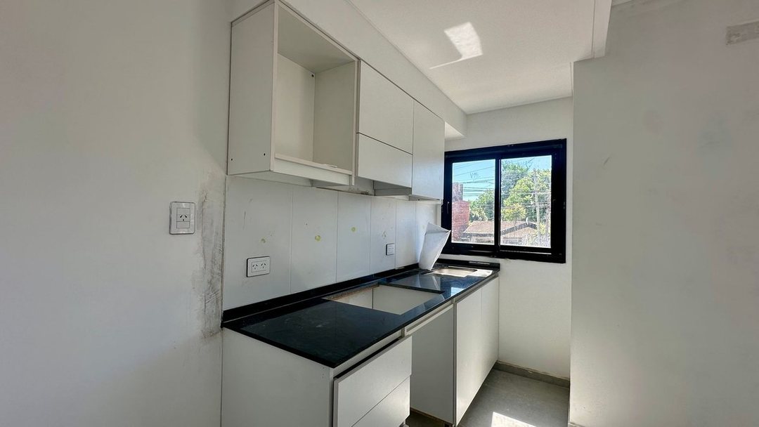 VENTA DEPTO 2 AMB C/TERRAZA Y COCHERA- ITUZAINGÓ
