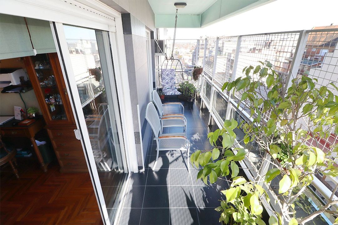 Departamento 4 ambientes Venta  en Flores Cochera