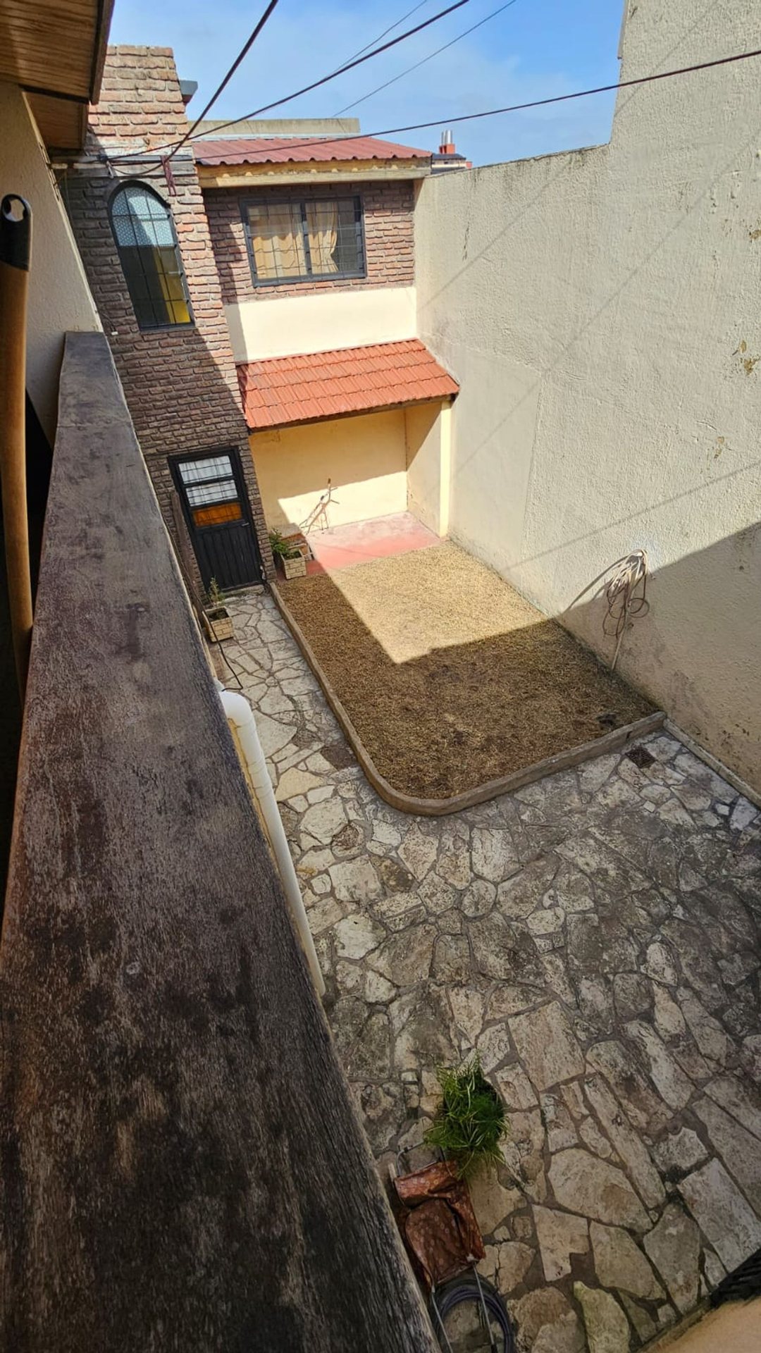 CASA VENTA LANUS 6 AMB PATIO COCHERA MULTIFAMILIAR