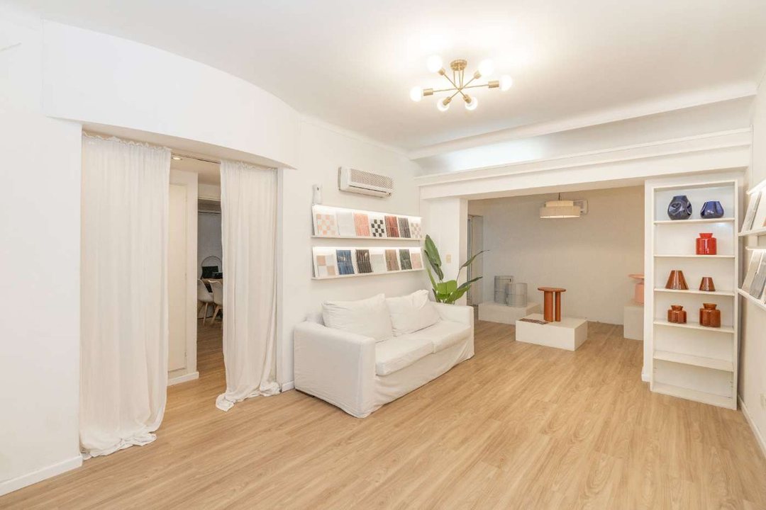 Depto 3 ambientes con patio en venta en Recoleta