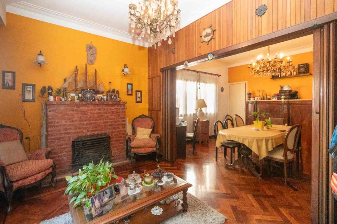 CASA  5 AMB. QUINCHO LAVAVADERO COCHERA P/4 AUTOS