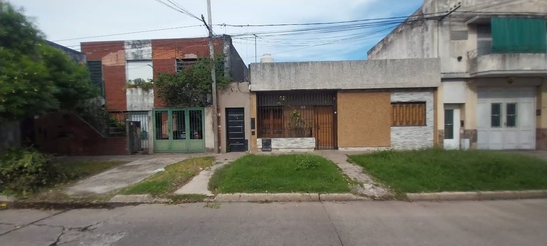 VENTA CASA 2 DORMITORIOS PASILLO UNICO ZONA SUR