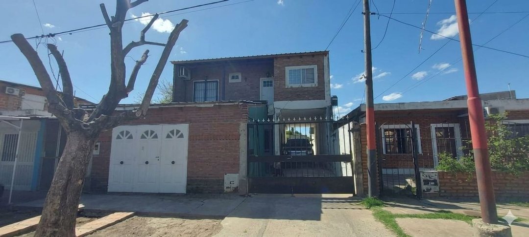 CASA 4 DORMITORIOS PATIO GARAGE QUINCHO EN VENTA