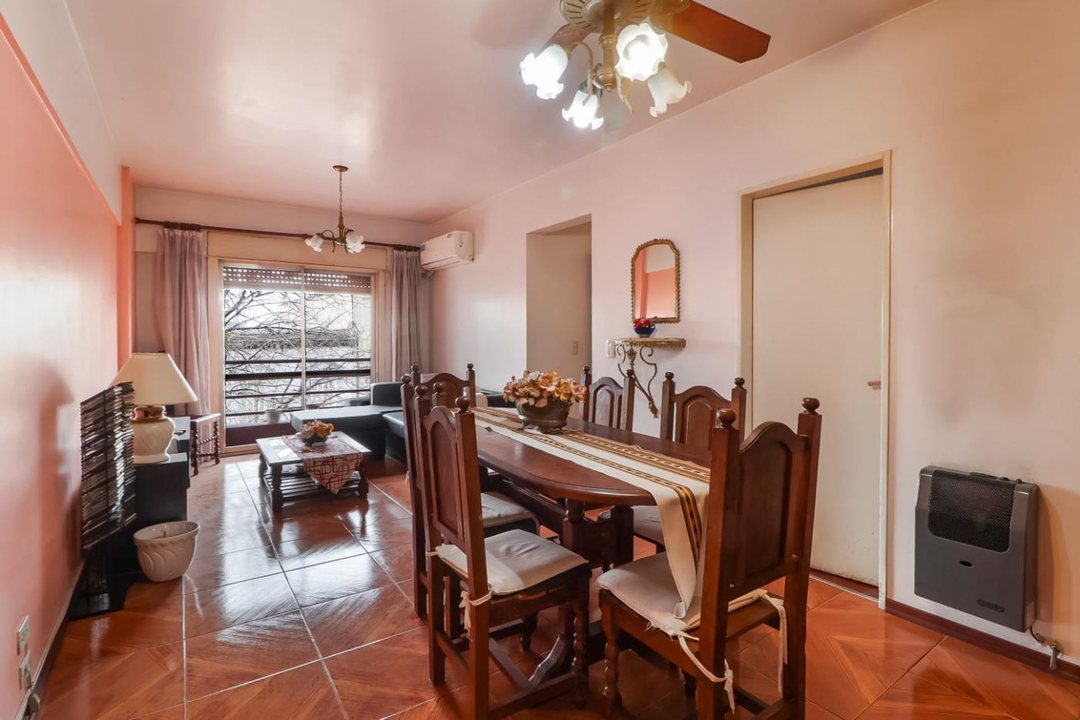 VENTA DEPARTAMENTO CUATRO AMBIENTES CON BALCON