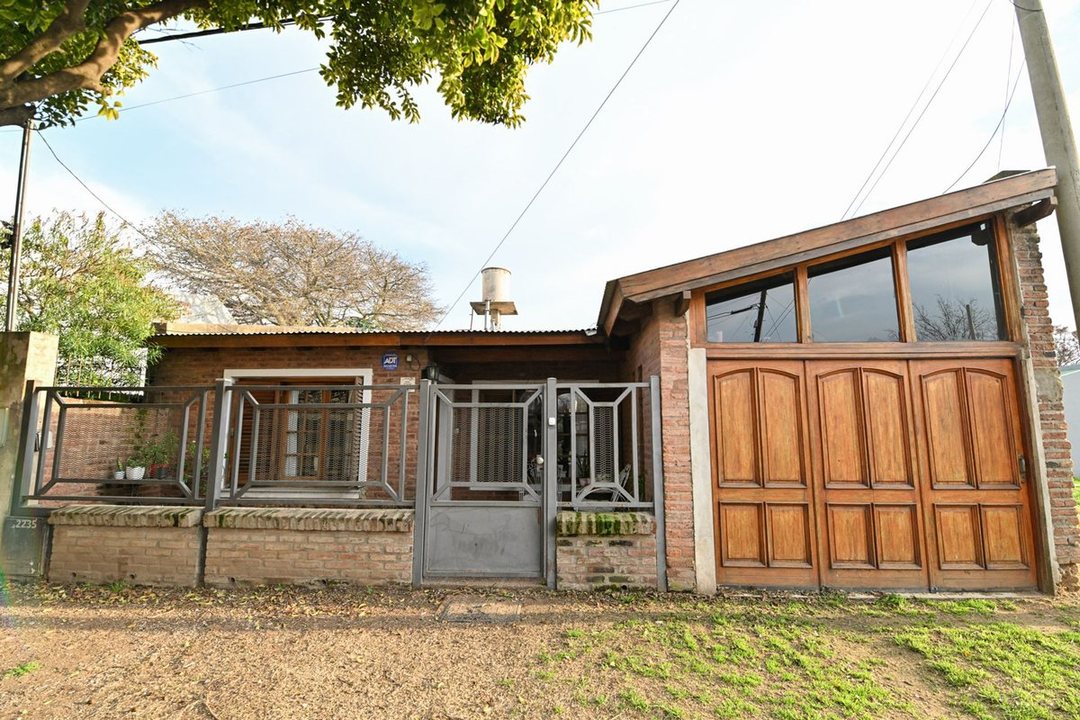 CASA EN VENTA EN BARRIO B. RIVADAVIA