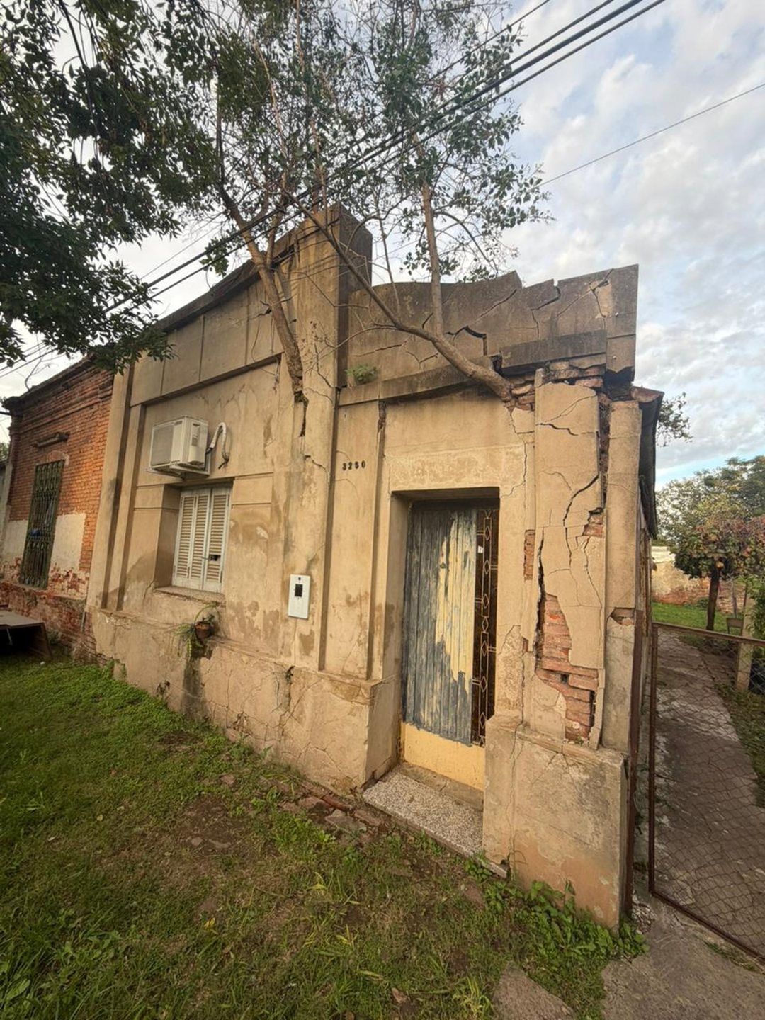VENTA DE CASA A REFACCIONAR